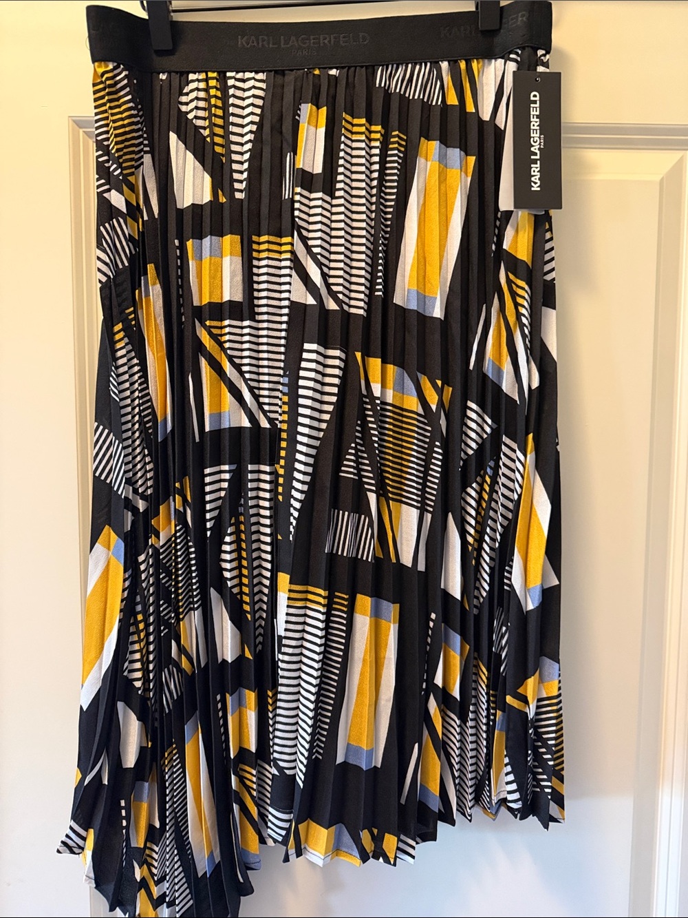 NWT Karl Lagerfeld Black & Yellow Geometric Pleated Skirt size M